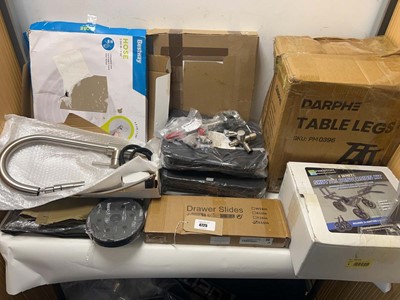 Lot 4725 - Household items to include a toilet seat,...