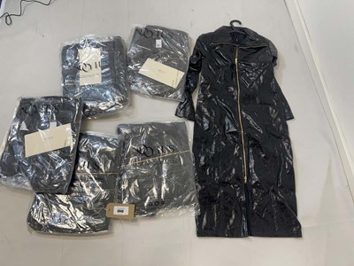 Lot 3840 - Mooyius clothing