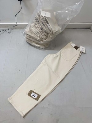 Lot 3844 - 12x Selected barrel ebba jeans in egret