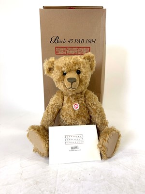 Lot A 2004 boxed limited edition Steiff 'Baerle 43...