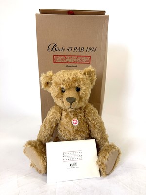 Lot A 2004 boxed limited edition Steiff 'Baerle 43...