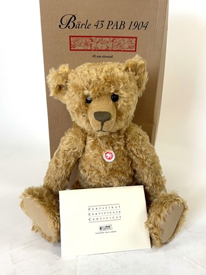 Lot A 2004 boxed limited edition Steiff 'Baerle 43...