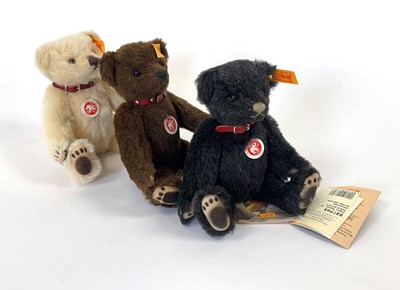 Lot Three Steiff Classic teddy bears 18cm, in...