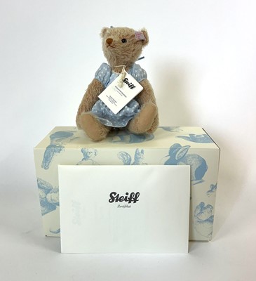 Lot A boxed limited edition Steiff bear 'Alissa'...