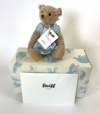 Lot A boxed limited edition Steiff bear 'Alissa'...