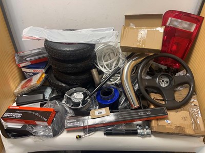Lot 4733 - Car parts to include air filters, steering...