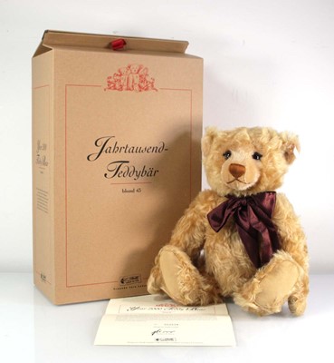Lot 105 - A limited edition Steiff fully jointed 'Year...