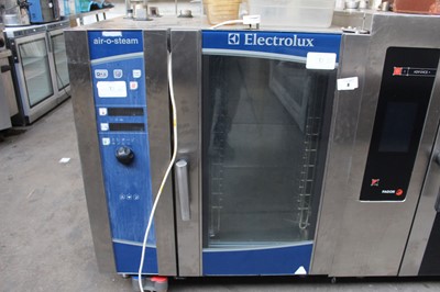 Lot 8 - 90cm gas Electrolux Air-O-Steam 10-grid...