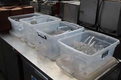 Lot 58 - 4x plastic boxes containing assorted glassware