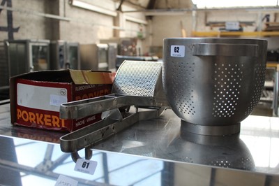 Lot 62 - Potato ricer a mincer and a colander