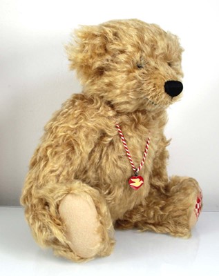 Lot 118 - A limited edition Steiff fully jointed 'U...