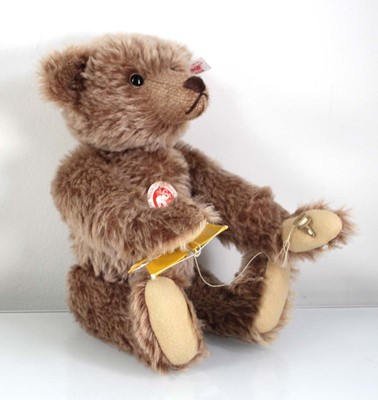 Lot 120 - A limited edition Steiff fully jointed 'Teddy...