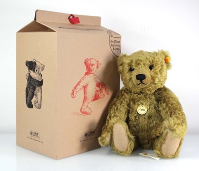 Lot 121 - A Steiff fully jointed 'Classic' bear, h. 41...
