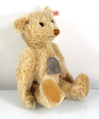 Lot 122 - A limited edition Steiff fully jointed 'Teddy...