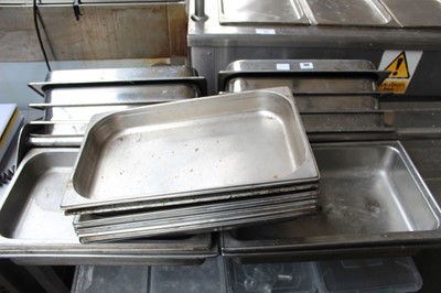 Lot 100 - Various stainless steel gastronomes and 8x lids