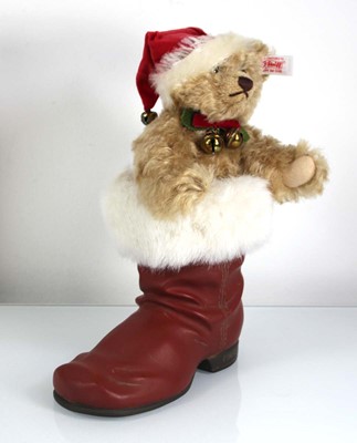 Lot 123 - A limited edition Steiff fully jointed 'Teddy...