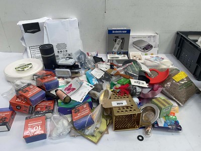 Lot 3673 - 3 large bags of assorted household items