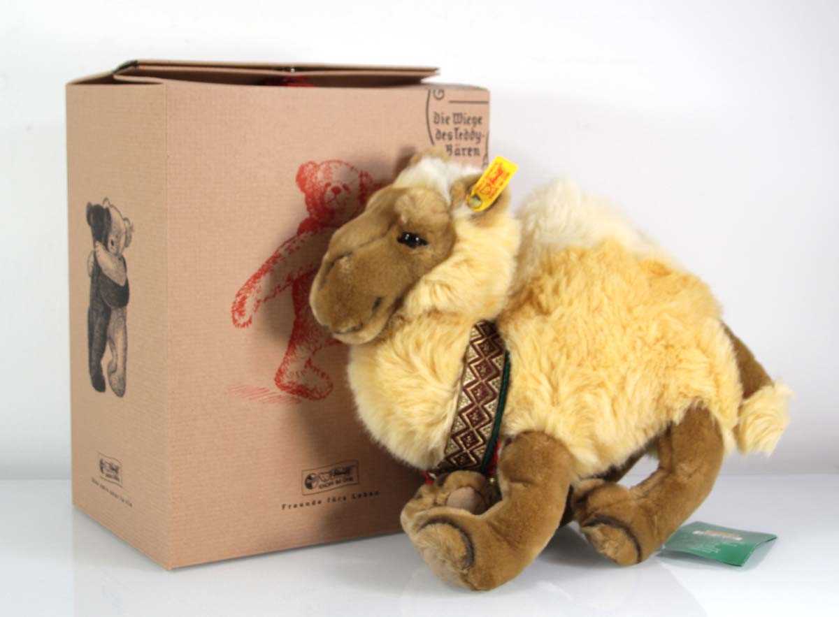 Lot 129 - A Steiff plush camel, h. 24 cm, boxed