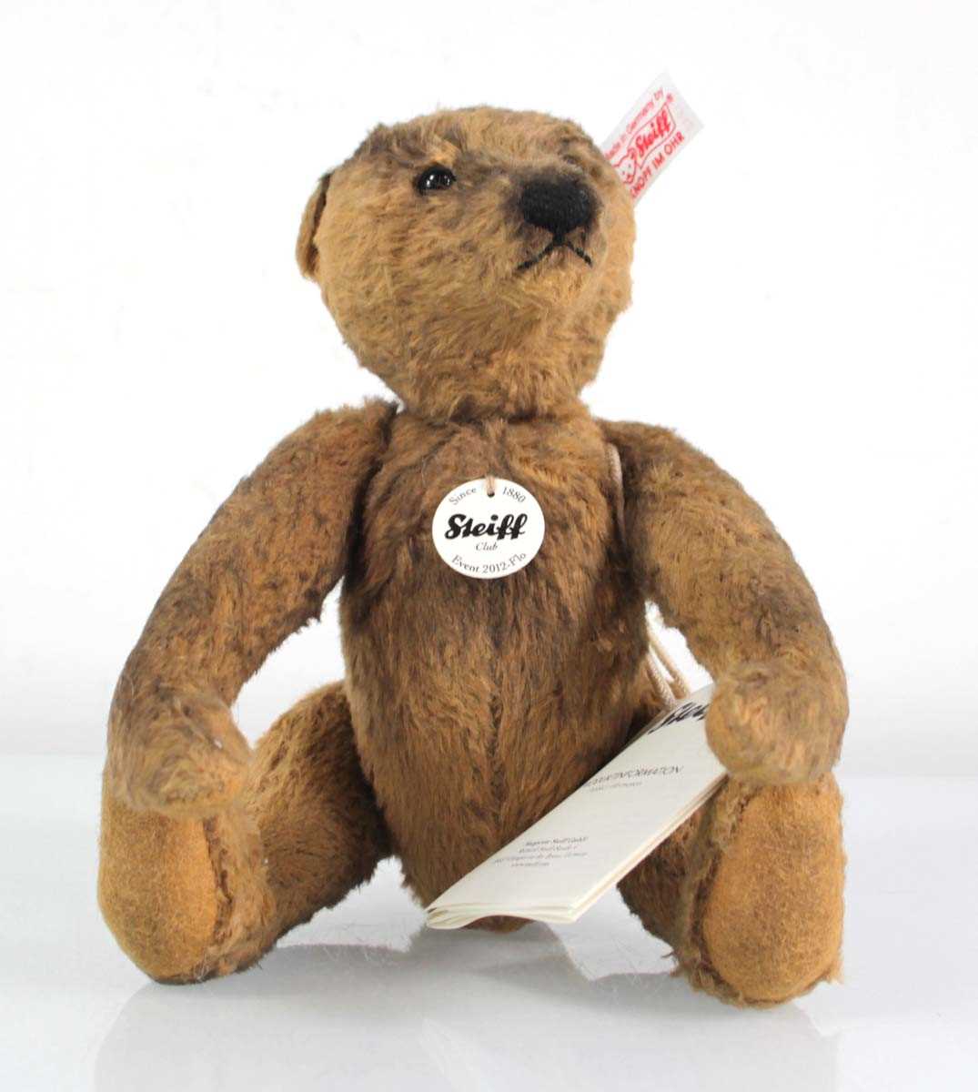Lot 134 - A limited edition fully joined Steiff '2012'...