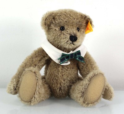 Lot 135 - A fully joined Steiff 'Leo' bear, h. 22 cm