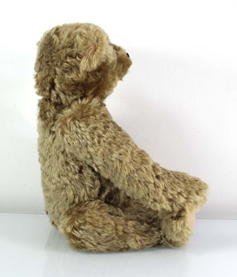 Lot 136 - A fully joined Steiff bear, h. 39 cm