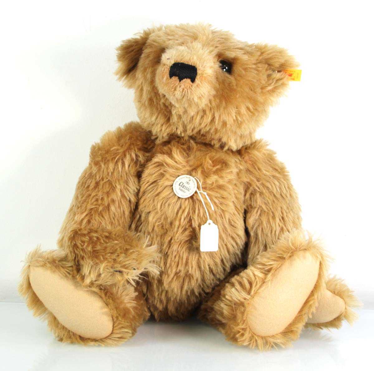Lot 137 - A fully joined Steiff 'Classic' bear, h. 50 cm
