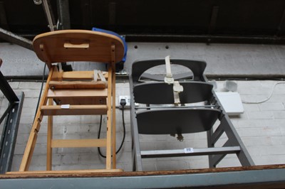 Lot 212 - 2x highchairs