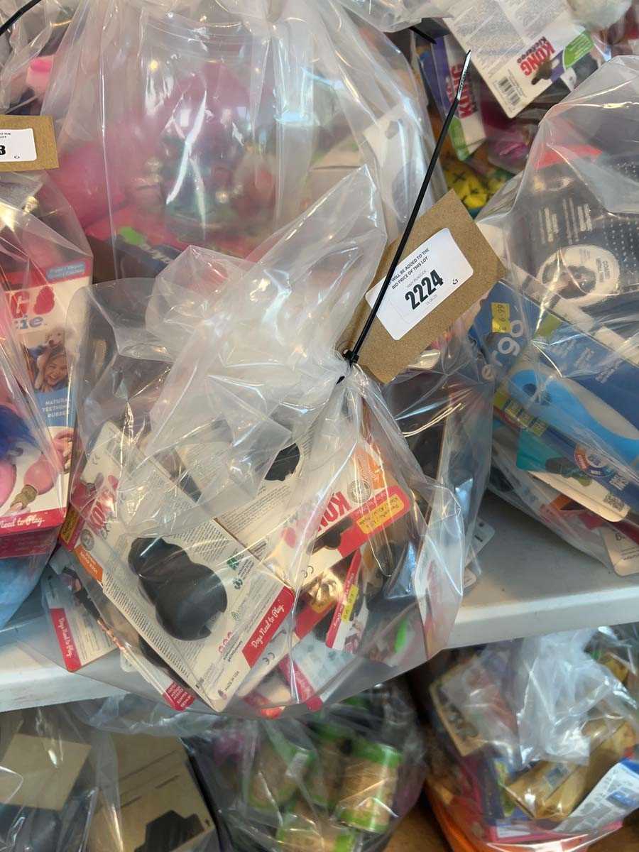 Lot 2224 - A bag containing a selection of Kong extreme...