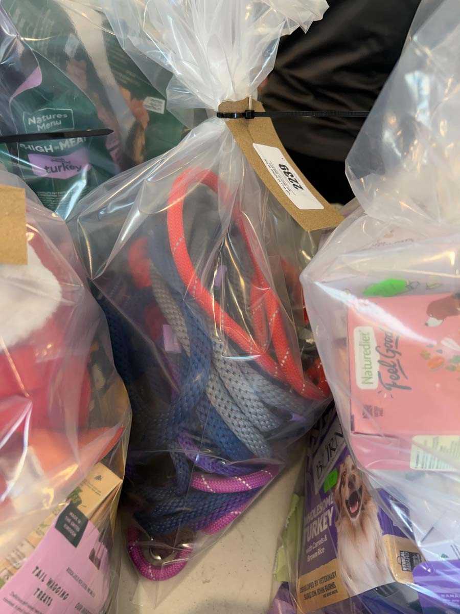 Lot 2239 - A bag containing a selection of dog rope leads
