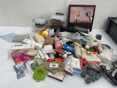 Lot 3676 - 3 large bags of assorted household items
