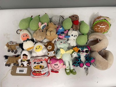 Lot 3884 - Various plushies & plush keychains