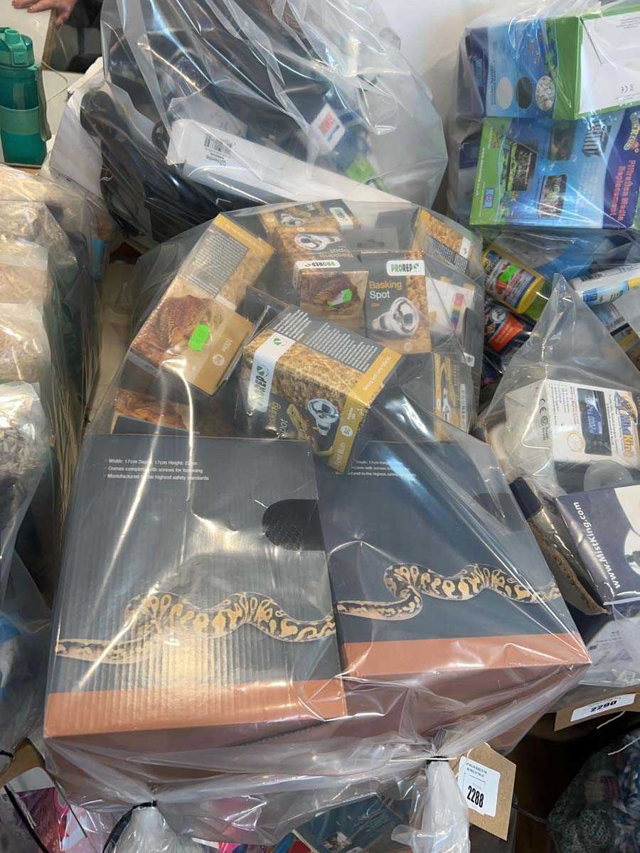 Lot 2288 - Bag of mainly reptile vivarium related items...