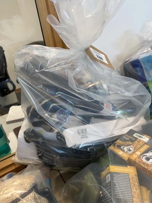 Lot 2289 - Bag of mainly aquarium related goods incl....