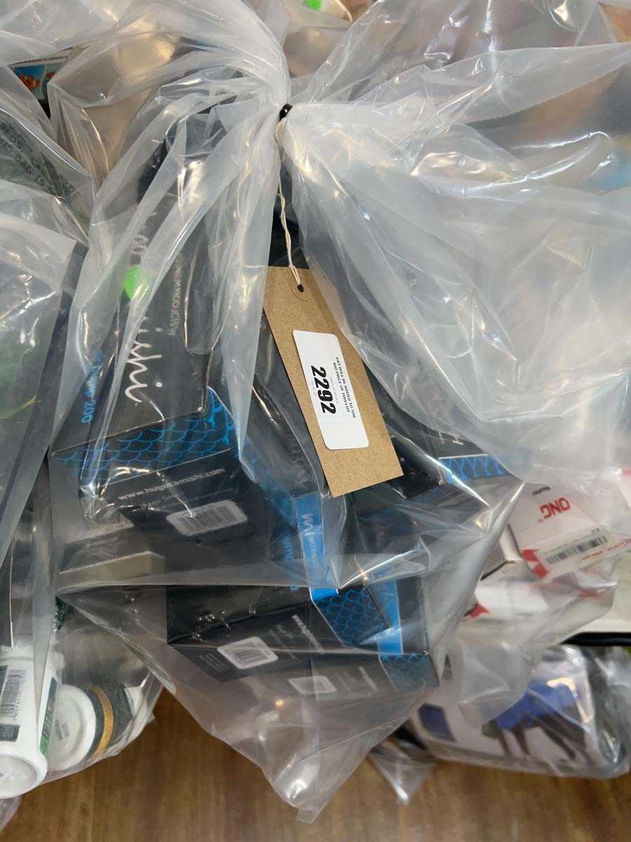 Lot 2292 - Bag of mainly aquarium related goods incl....