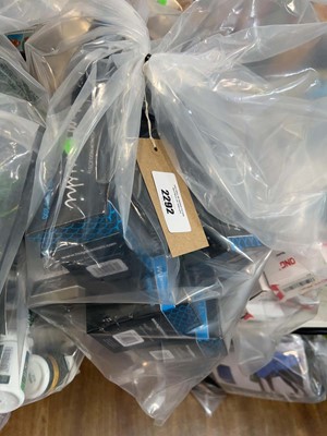 Lot 2292 - Bag of mainly aquarium related goods incl....