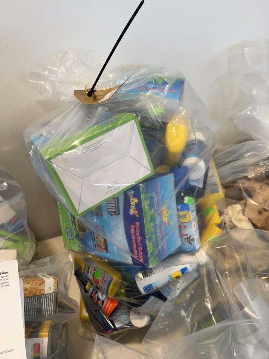 Lot 2293 - Large bag of mainly aquarium related items...