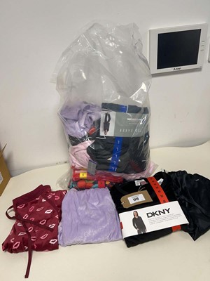 Lot 1712 - Approx. 20 items of ladies sleepwear to...