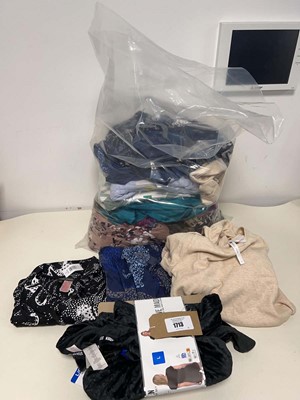 Lot 1713 - Approx. 25 items of ladies sleepwear to...