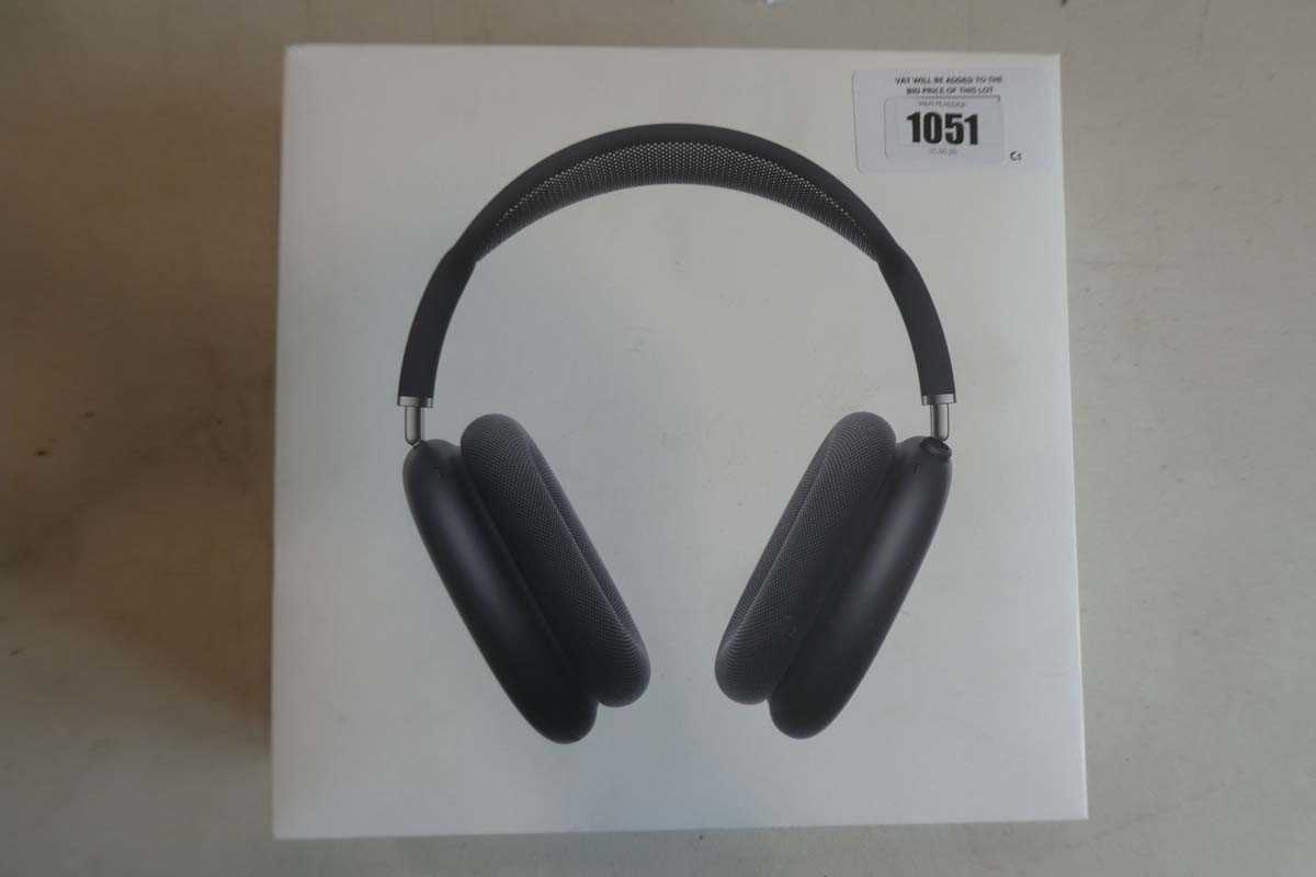 Lot 1051 - Apple AirPods Max, Midnight, model A3184,...