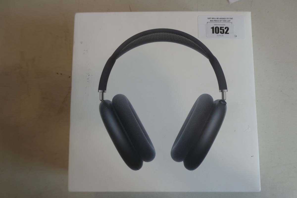 Lot 1052 - Apple AirPods Max, Midnight, model A3184,...