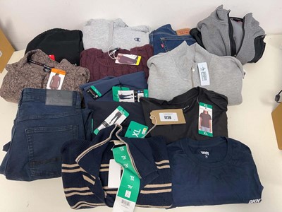 Lot 1726 - Approx. 13 items of branded clothing to...