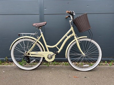 Lot 4030 - Bridgford shopper bike in cream with basket