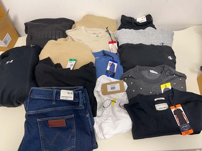 Lot 1727 - Approx. 14 items of branded clothing to...