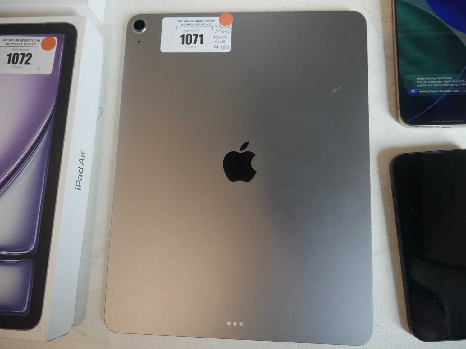 Lot 1071 - Apple iPad Air 13-inch (M3) Wi-Fi, 128GB,...