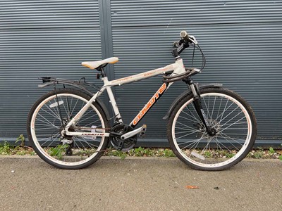 Lot 4035 - Coyote mountain bike in white