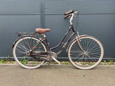 Lot 4040 - Pendleton Somersby Deluxe step through bike in...