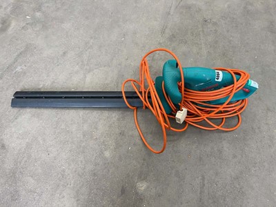 Lot 4064 - 240v Bosch hedge cutter