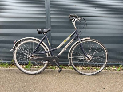 Lot 4043 - Gazelle bike in grey and green