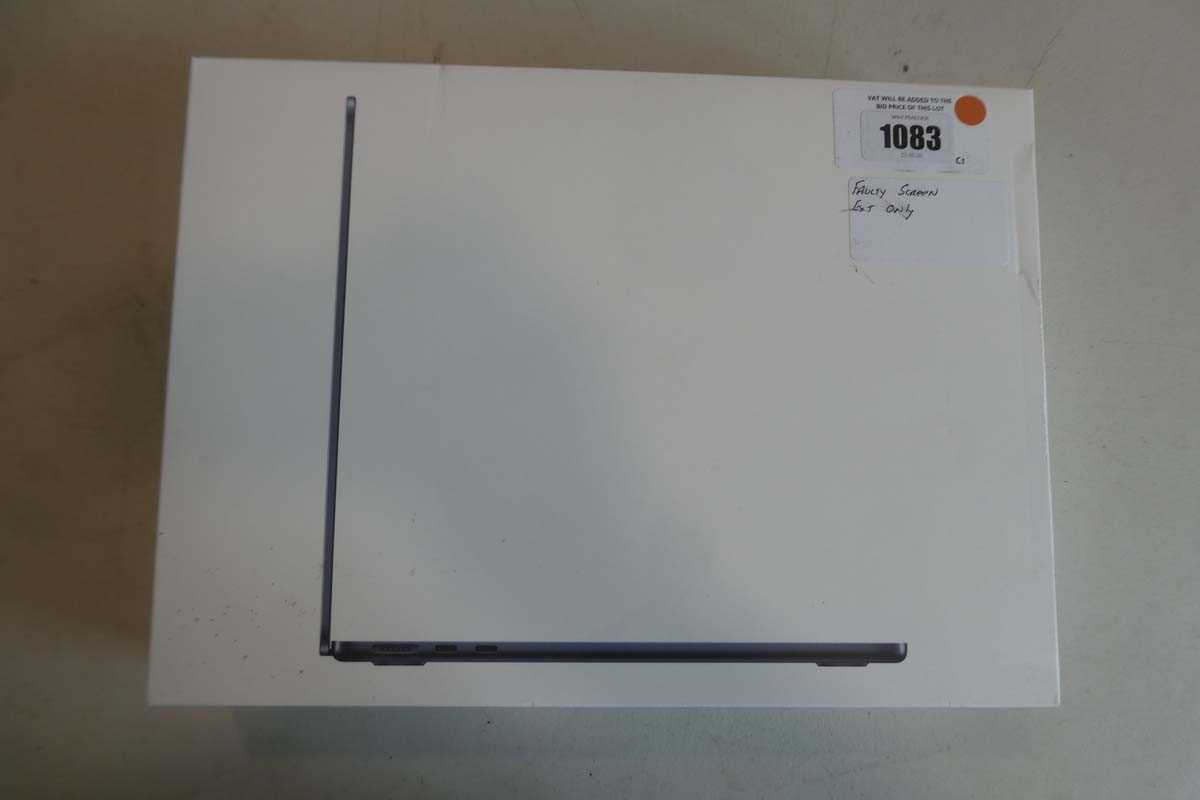 Lot 1083 - Apple MacBook Air 13-inch with Apple M2 Chip,...