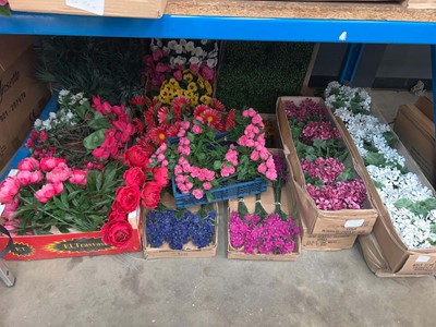 Lot 4083 - Under bay of artificial flowers
